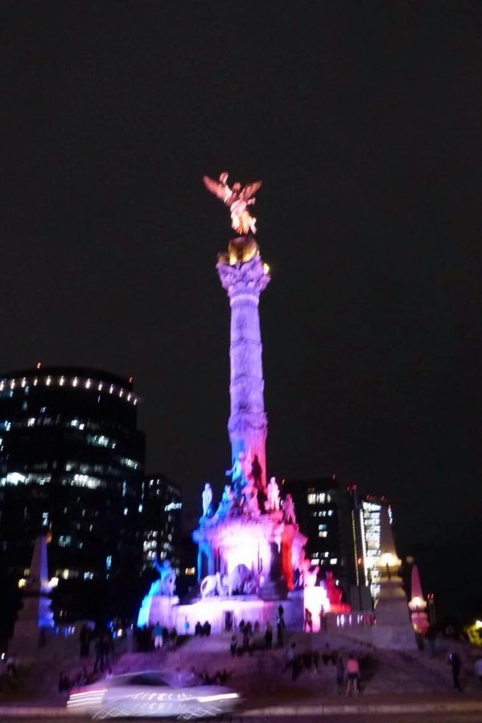 Iluminan Ángel de la Independencia con colores de la bandera francesa - Angel-de-la-Independencia-4-682x1024