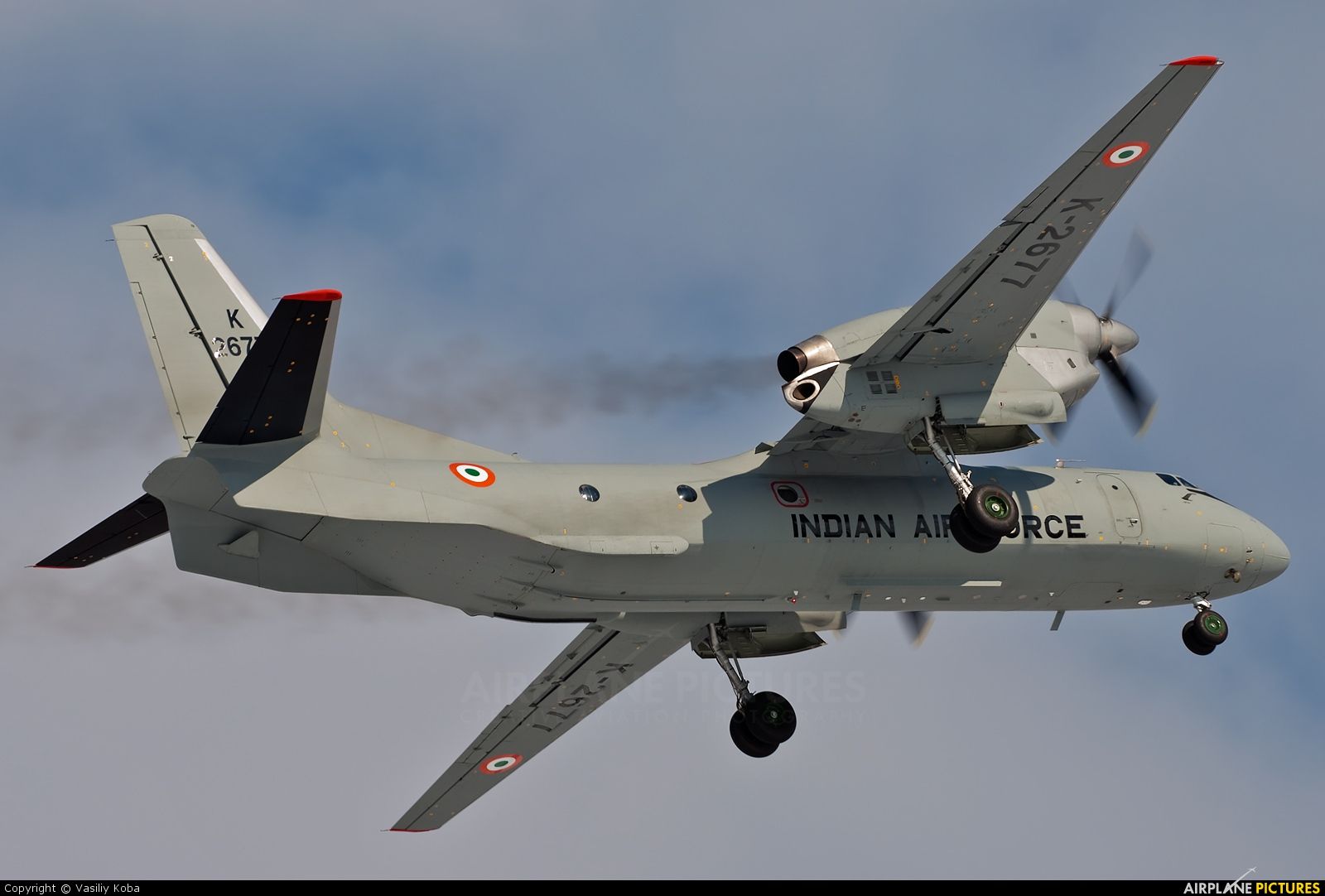 Desaparece avión indio con 29 personas a bordo