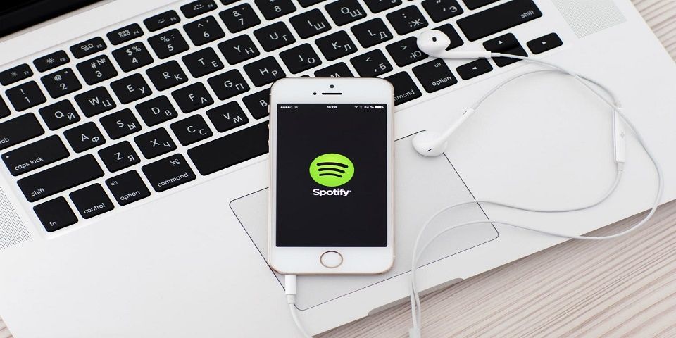 Apple acusa a Spotify de querer “trato preferencial”