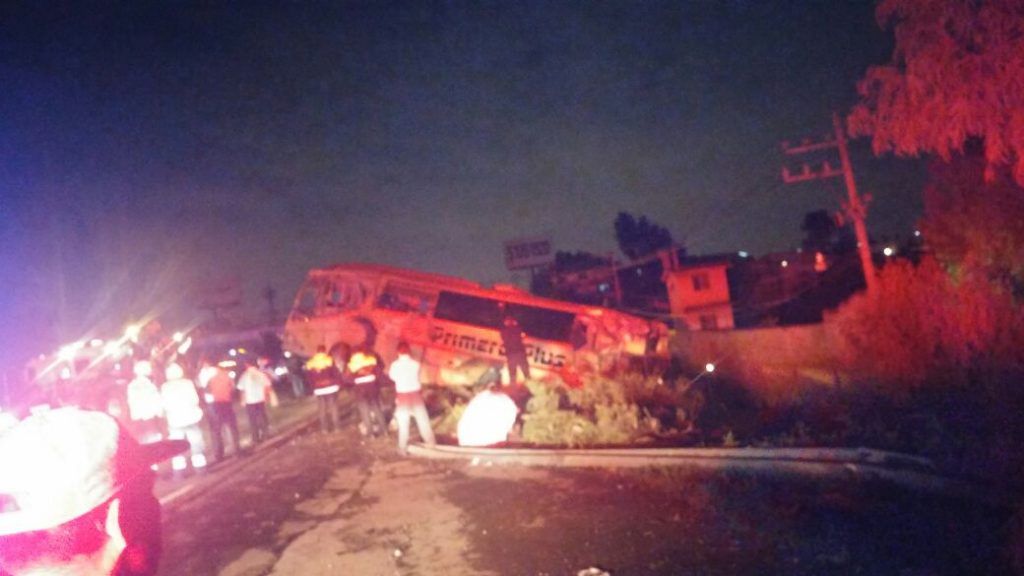 Volcadura de autobús en la México-Querétaro deja 19 lesionados - Autobús-Primera-Plus-km-47-6-1024x576