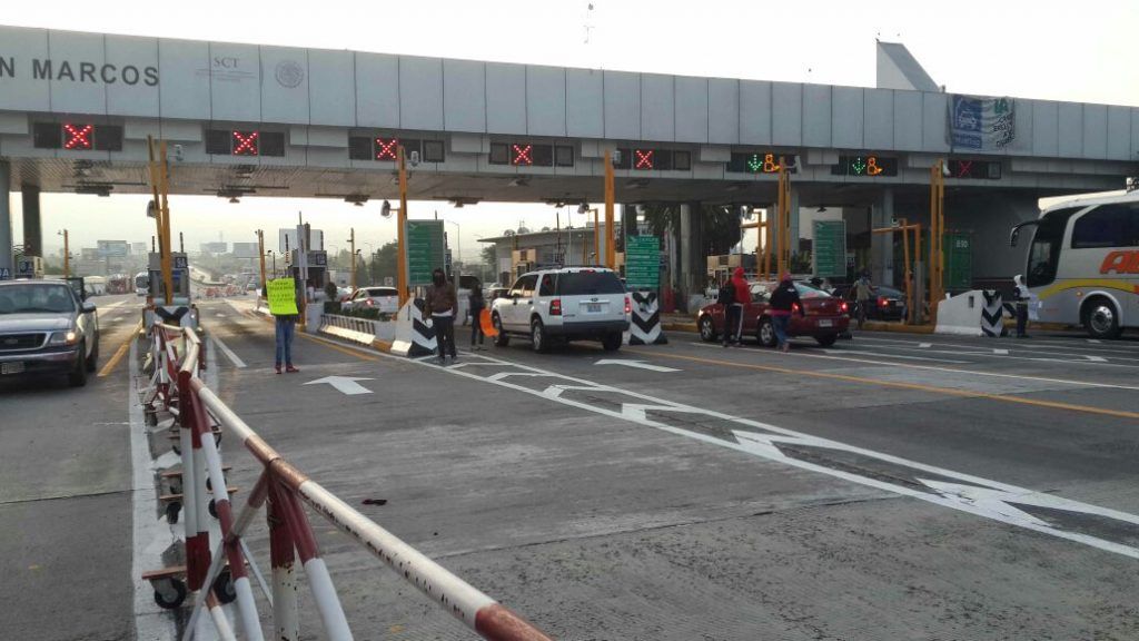 Bloquearon manifestantes la México-Puebla - Autopista-méxico-Puebla-3-1024x576