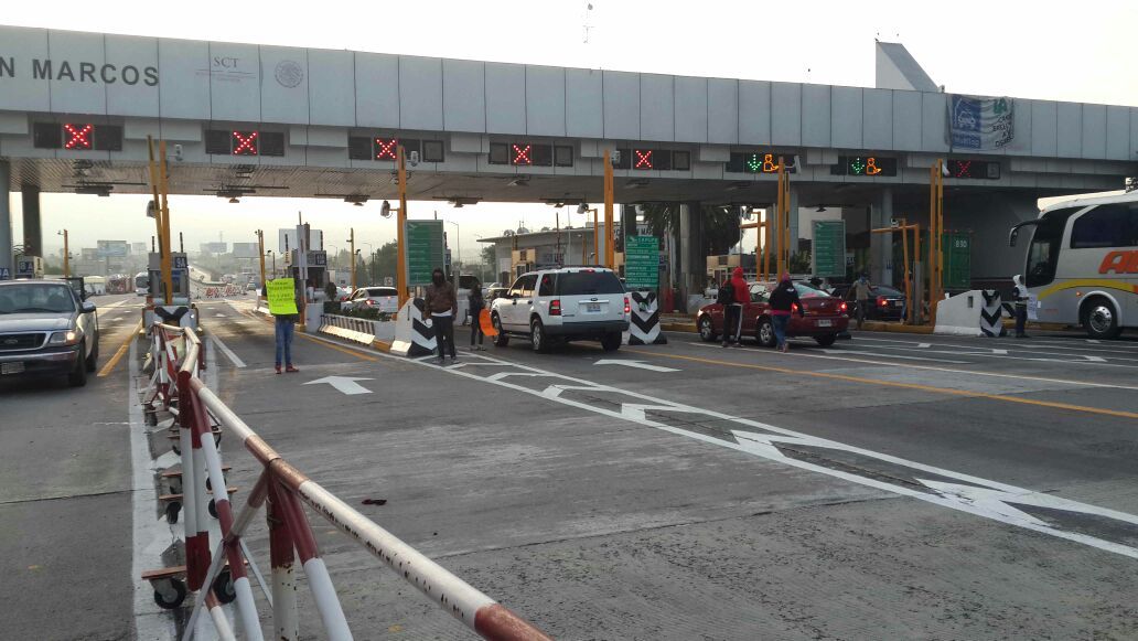 Bloquearon manifestantes la México-Puebla
