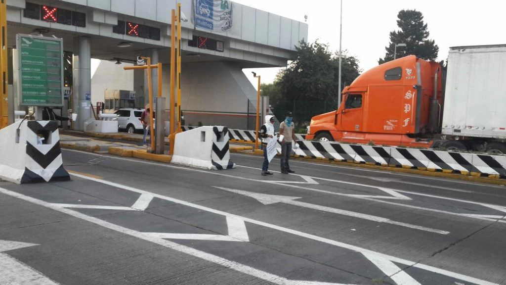 Bloquearon manifestantes la México-Puebla - Autopista-méxico-Puebla-4-1024x576