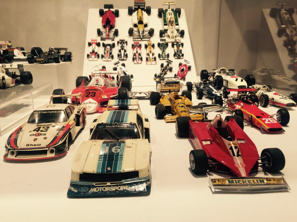 Una exposición de cochecitos para las vacaciones - Autos-de-carreras-1024x768