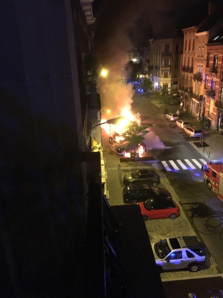 Se incendian vehículos en Bruselas - Bruselas-4-768x1024