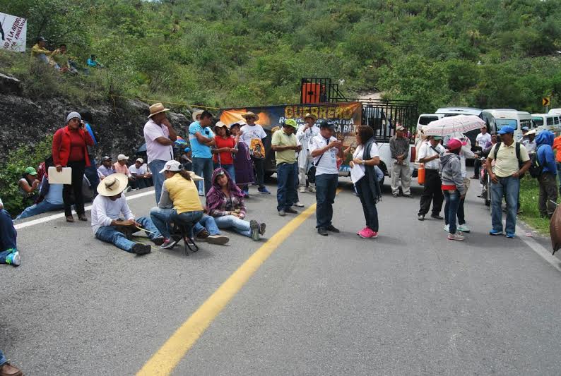 CNTE mantiene bloqueos en Oaxaca, Michoacán y Guerrero - CNTE-Guerrero-Quadratin