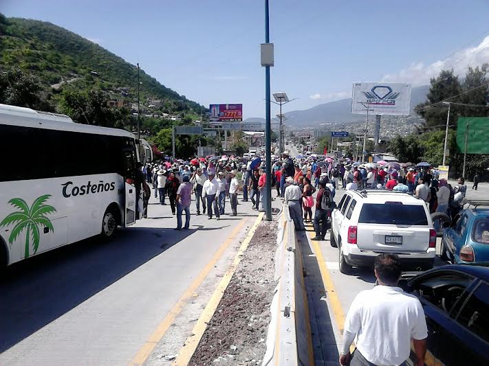 CNTE mantiene bloqueos en Oaxaca, Michoacán y Guerrero - CNTE-Guerrero-Quadratin5