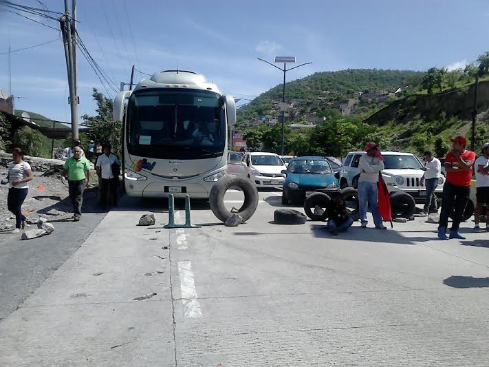 CNTE mantiene bloqueos en Oaxaca, Michoacán y Guerrero