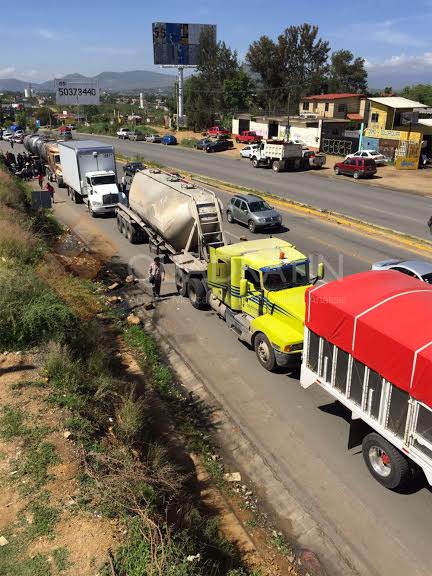 CNTE mantiene bloqueos en Oaxaca, Michoacán y Guerrero - CNTE-San-Pablo-Etla-Quadratin3