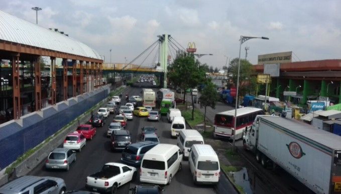CNTE bloquea la calzada Zaragoza con dirección al centro - CNTE-bloqueo-zaragoza-Enfoque-Noticias2