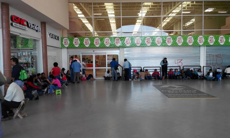 CNTE bloquea plazas comerciales de Oaxaca - CNTE-plazas-comerciales3