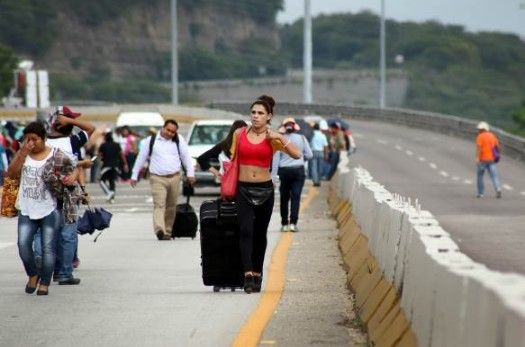 CNTE bloquea Aeropuerto de Tuxtla Gutiérrez - CNTe-aeropuerto-Chiapas-Internet