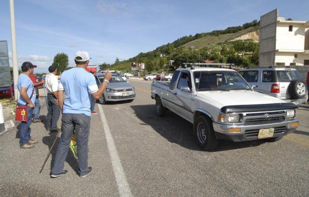 Integrantes de la CNTE toman caseta en Chiapas