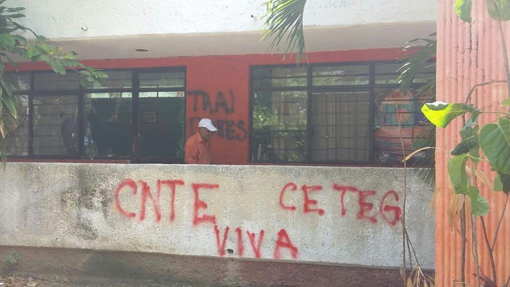 CETEG vandaliza instalaciones del SNTE en Acapulco - Ceteg-Guerrero-Acapulco-Quadratin.3jpg