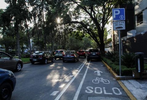 Vecinos y comerciantes exigen quitar la ciclovía en Polanco