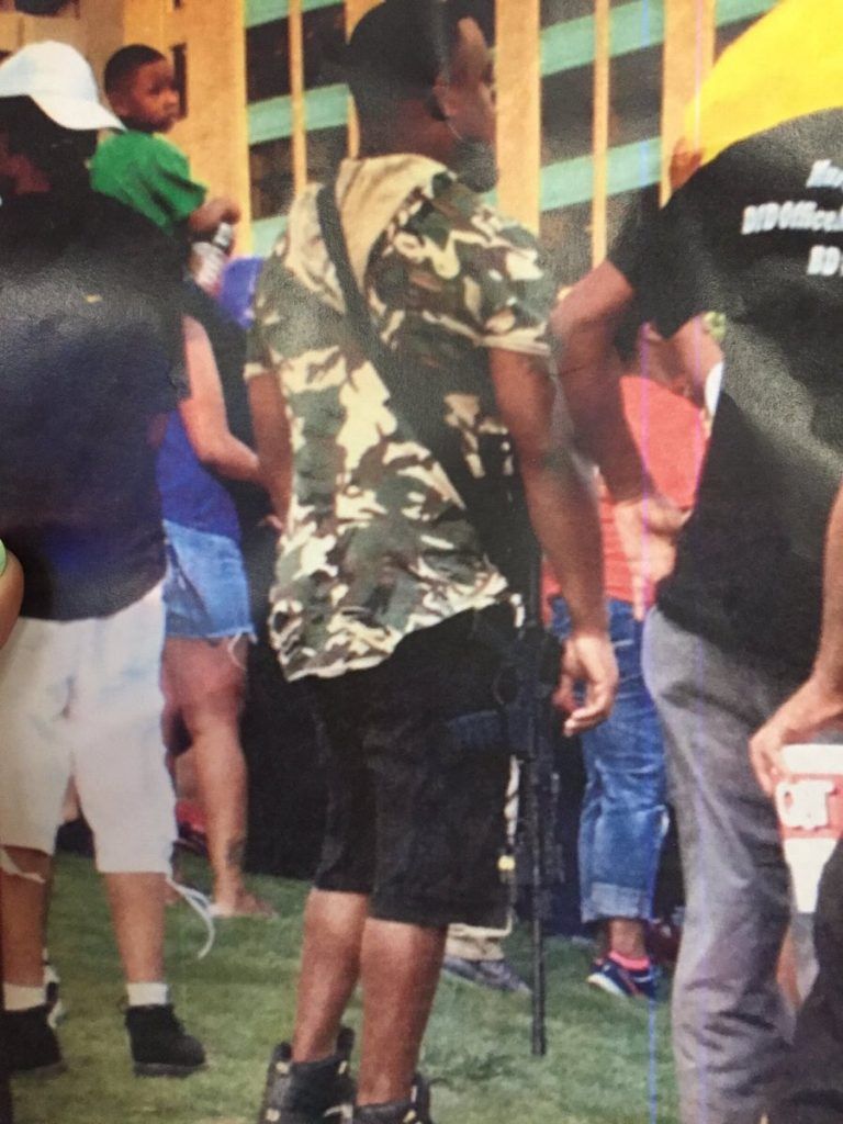 Tiroteo durante protesta en Dallas deja cinco policías muertos - Cm0K2NaUEAIVAzA-768x1024