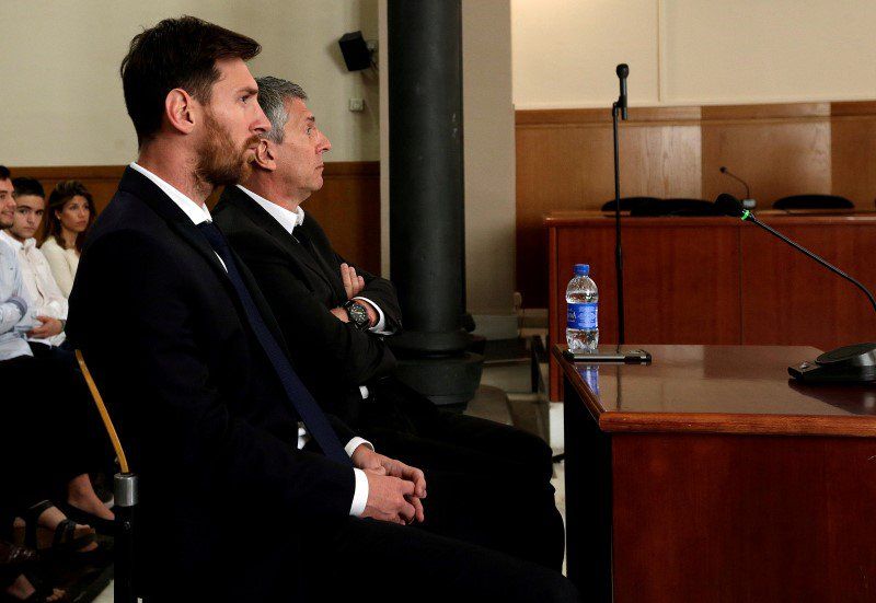 Condenan a Messi y a su padre a 21 meses de prisión - CmtoBrDUMAEXqKW