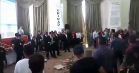 Video: batalla campal en congreso magisterial en Zacatecas