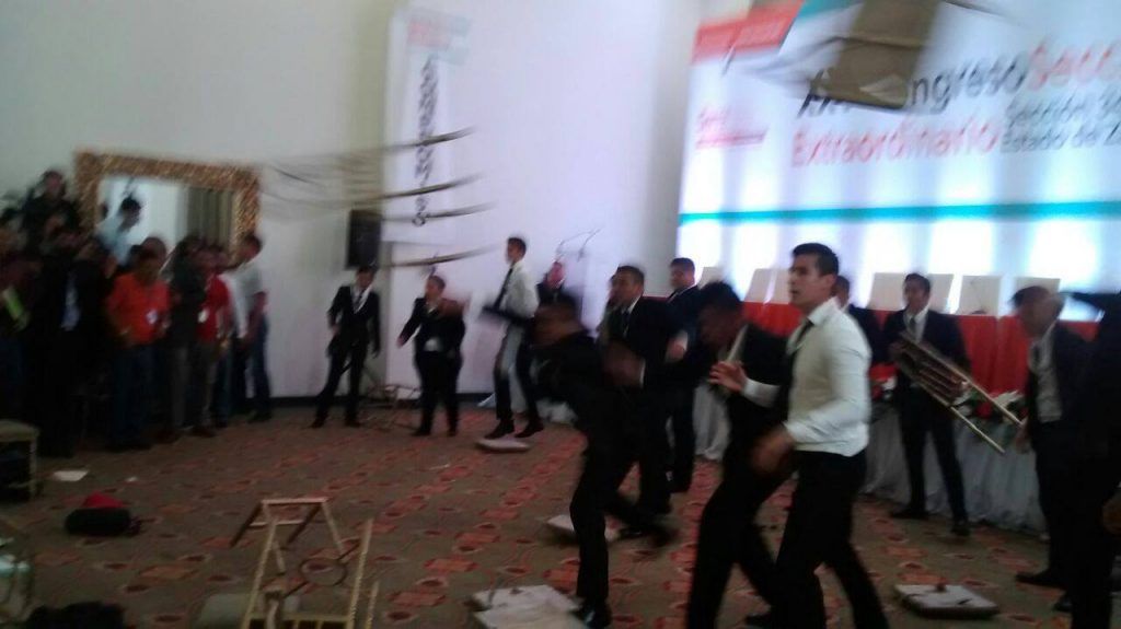 Video: batalla campal en congreso magisterial en Zacatecas - Congrezo-Zacatecas-1024x575