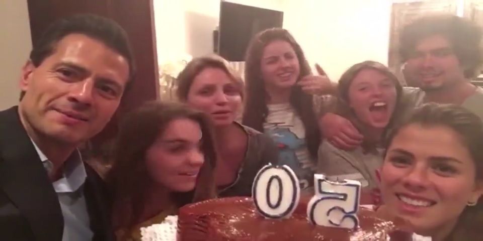 Video: EPN celebra su cumpleaños en familia