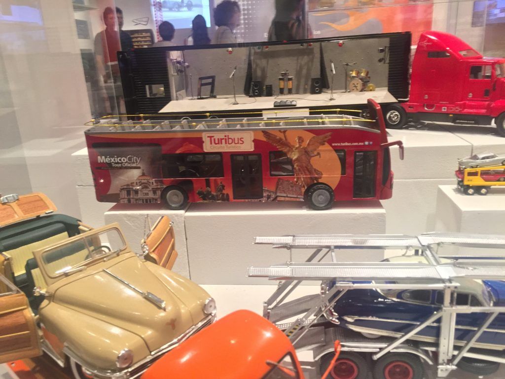 Una exposición de cochecitos para las vacaciones - El-Turibús-está-presente-1024x768