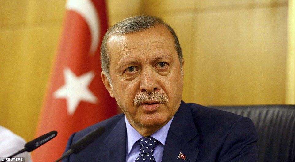 Erdogan regresa a Turquía tras intento fallido de golpe de estado