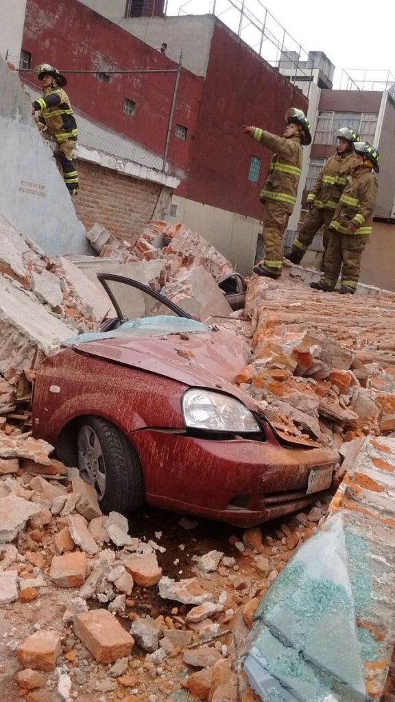 Se cae barda en estacionamiento en la Escandón - Escandón-576x1024