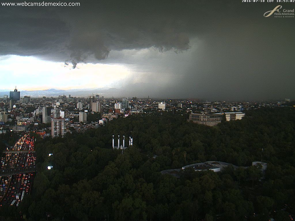 Se inunda el poniente del Valle de México - Foto-lluvias-Chapultepec-1024x768