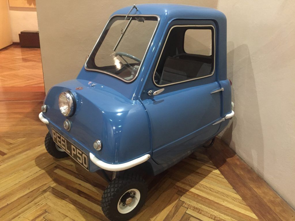 Una exposición de cochecitos para las vacaciones - Hay-autos-de-todos-tipos-modelos-carcas...-y-tamaños-1024x768