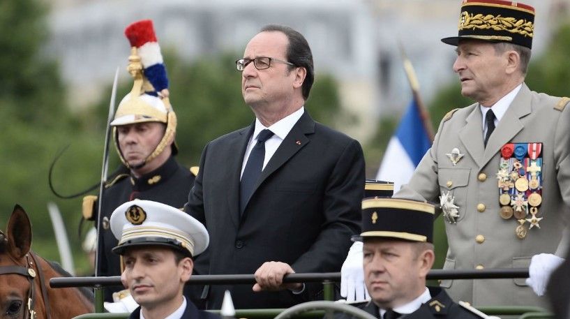 Aumentarán salario a soldados antiterroristas en Francia - Hollande-14-de-julio