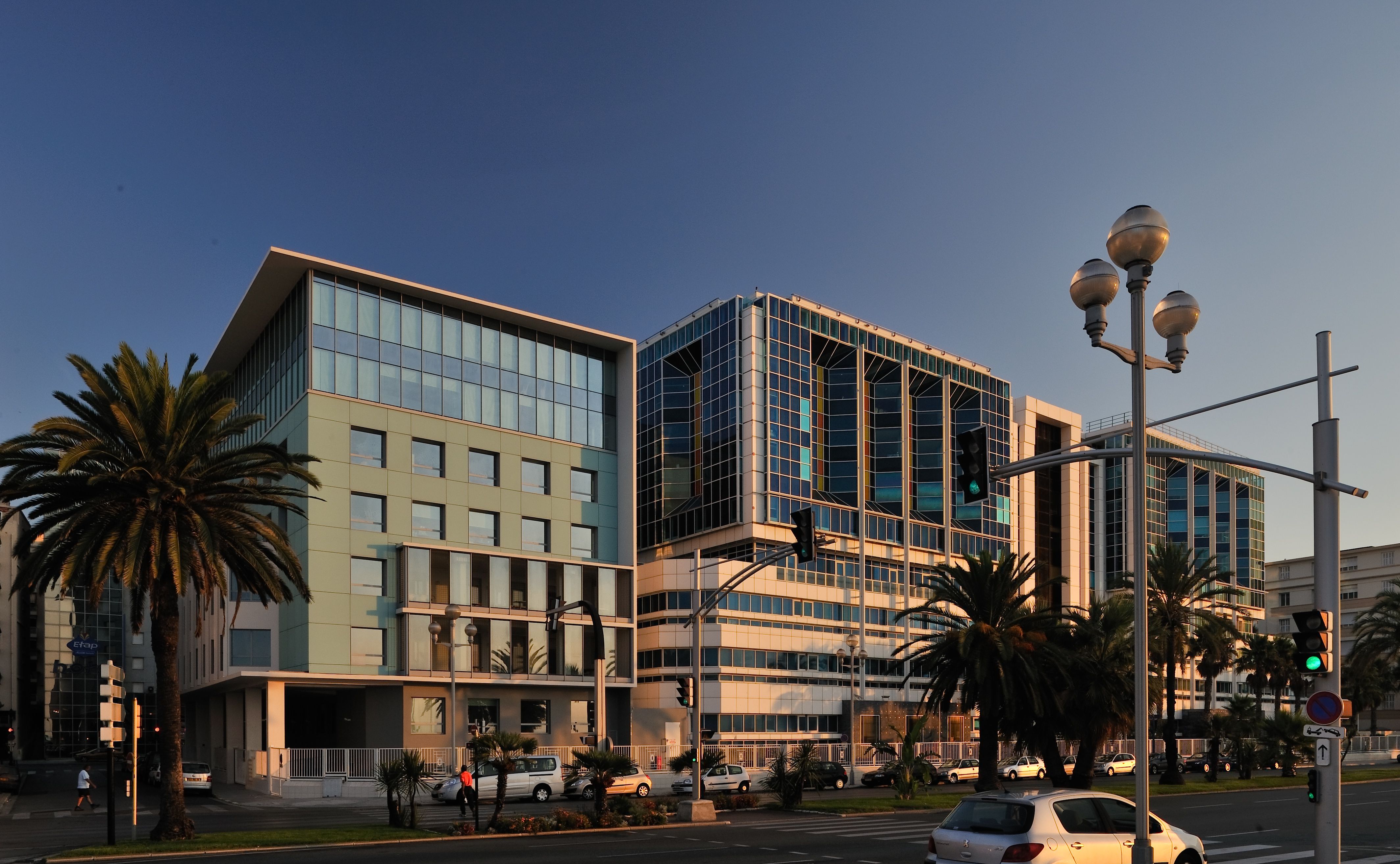 Medio centenar de niños se encuentran hospitalizados por ataque en Niza - Hôpital_lenval_Nice