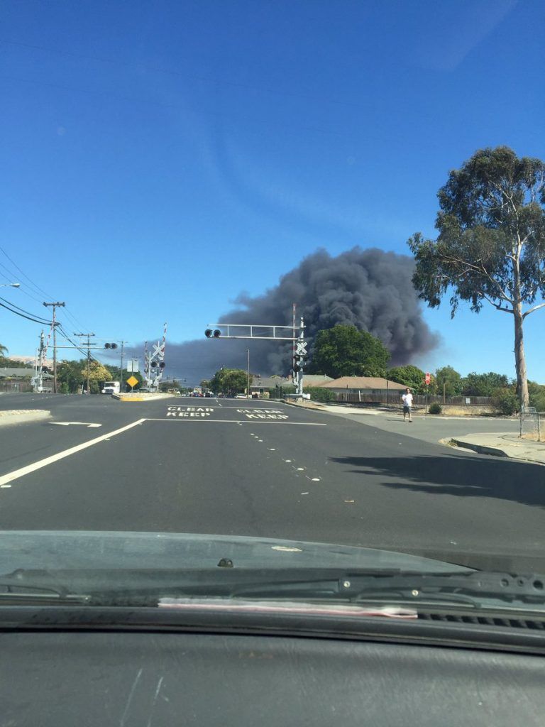 Se incendia planta de reciclaje en California - Incendio-California-2-768x1024