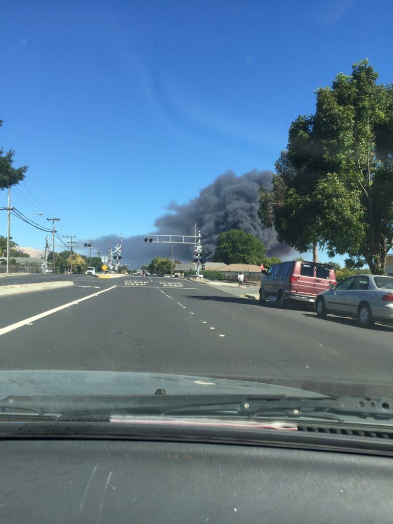 Se incendia planta de reciclaje en California - Incendio-California-3-768x1024