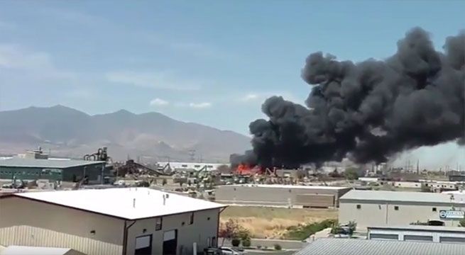 Se incendia planta de reciclaje en California Se incendia planta de reciclaje en California