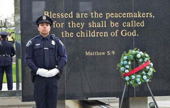 Identifican al policía que mató a hombre negro en Minnesota