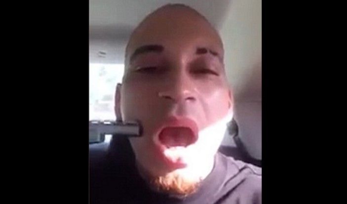 Video: rapero se dispara en la mejilla