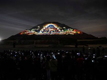 Sulaimán quiere una pelea de título de Box en Teotihuacán - LUCES