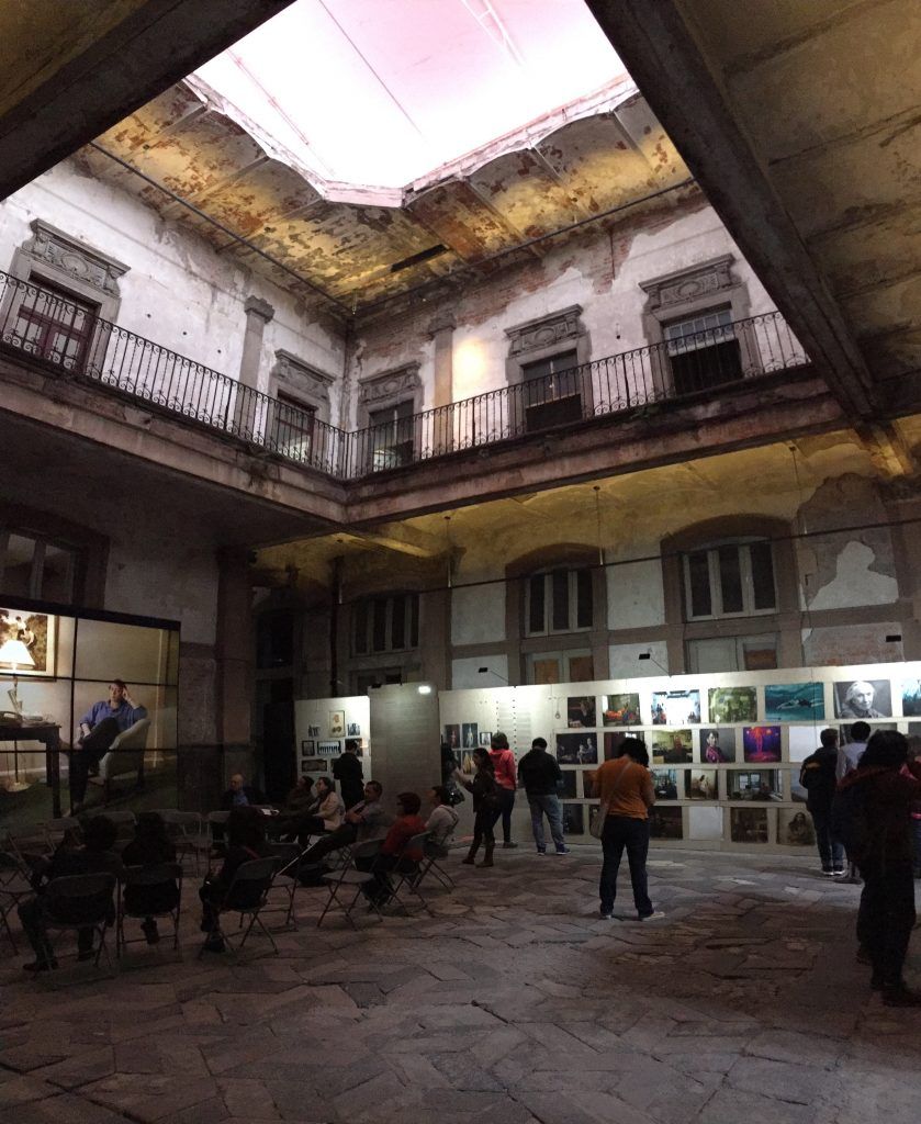 Annie Leibovitz en México y algunas fotos que no verá en su exposición - La-casona-que-alberga-la-exposición-839x1024