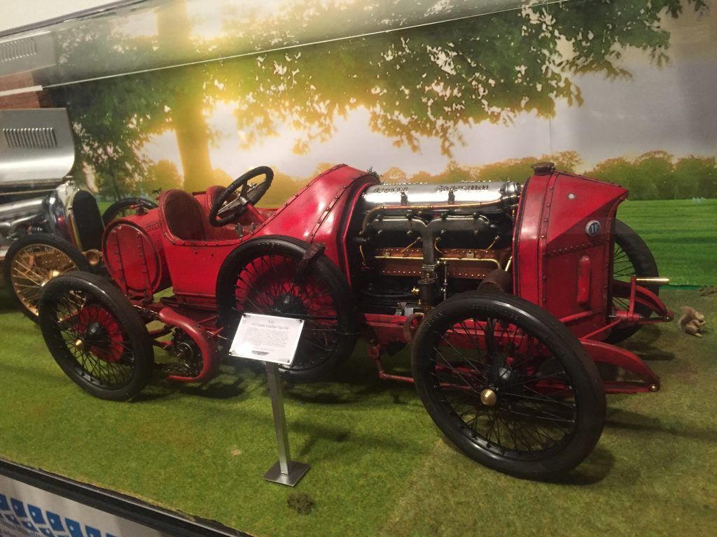 Una exposición de cochecitos para las vacaciones - La-muestra-inicia-con-autos-históricos-1024x768