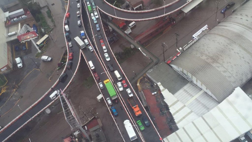 Desbordamiento de aguas negras provoca inundaciones en Tultitlán - Lluvias-tultitlán-GrupoRelampagos-3-1024x577