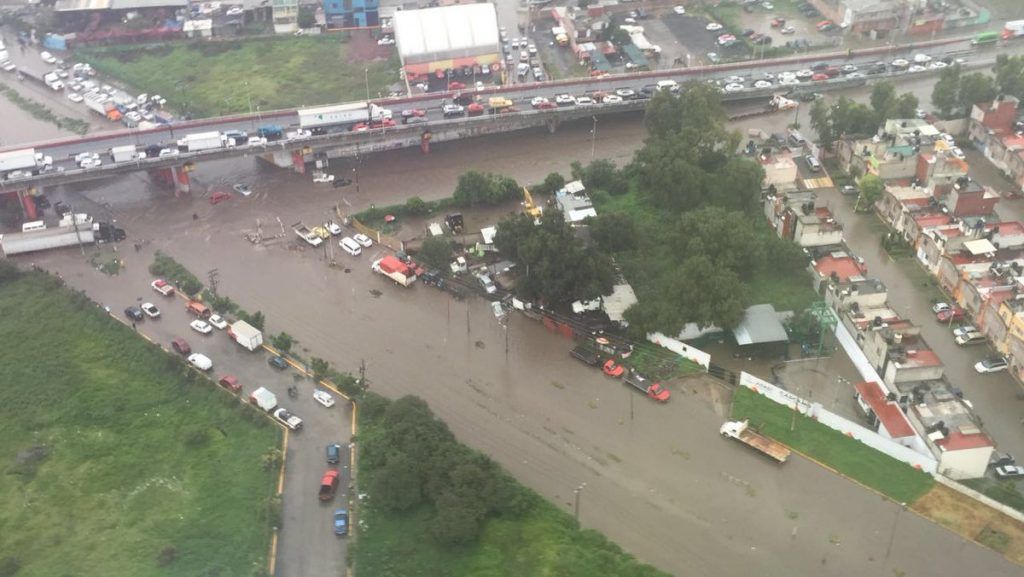 Desbordamiento de aguas negras provoca inundaciones en Tultitlán - Lluvias-tultitlán-GrupoRelampagos-4-1024x577