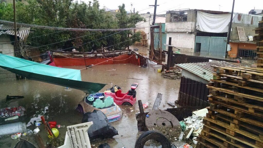 Desbordamiento de aguas negras provoca inundaciones en Tultitlán - Lluvias-tultitlán-elweso-1024x576