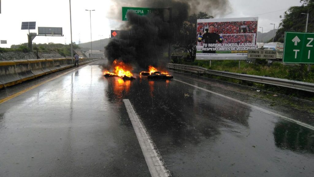 Normalistas de Ayotzinapa bloquearon Autopista del Sol - Los-50-equipos-más-valiosos-del-mundo-4-1024x576