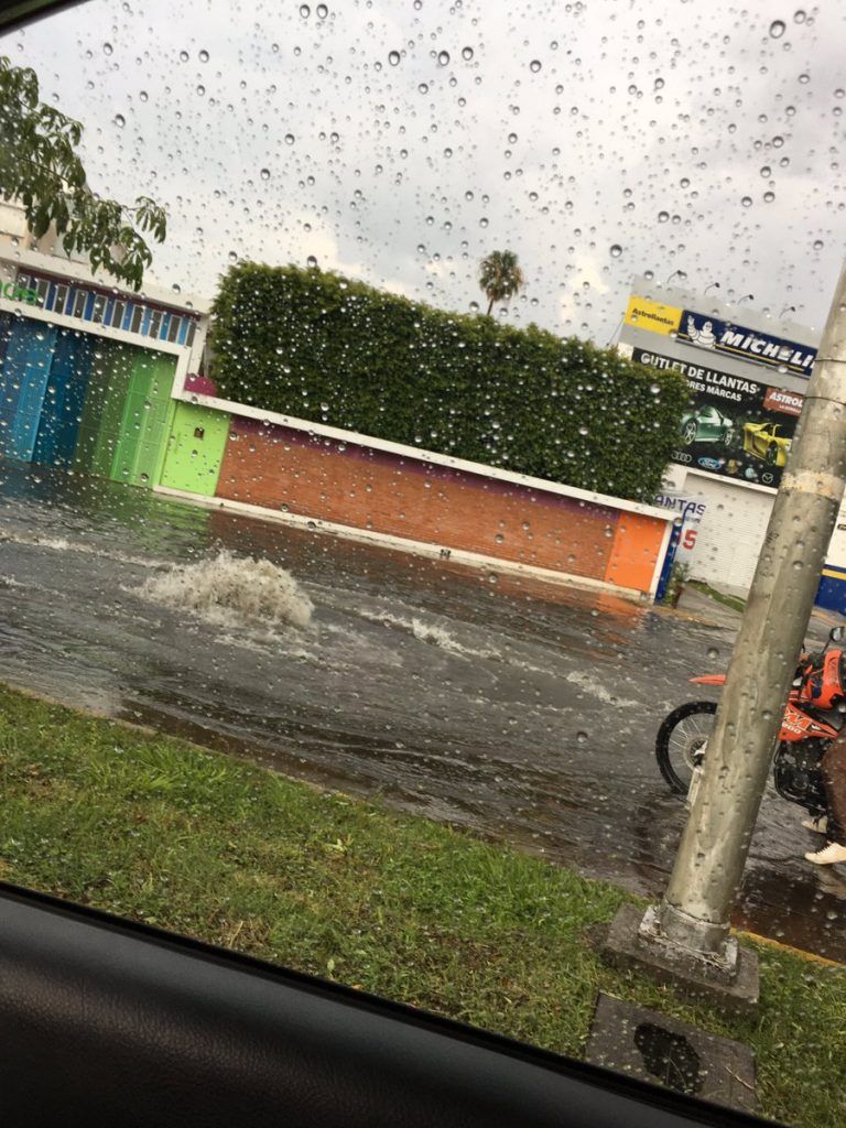 Inundaciones en Puebla y Guadalajara - López-Mateos-Glorieta-Colón-768x1024