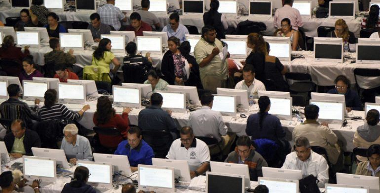 Darán de baja a 951 maestros de Guerrero