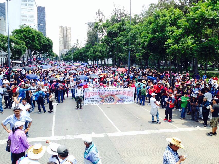 Imágenes: la marcha de la CNTE por la Ciudad de México