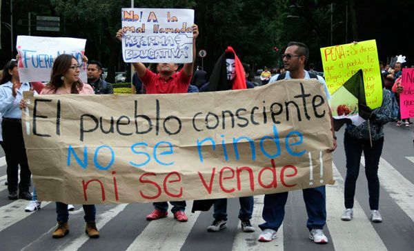 La CNTE no tiene razón de ser: Gabino Cué - Marcha-CNTe-2