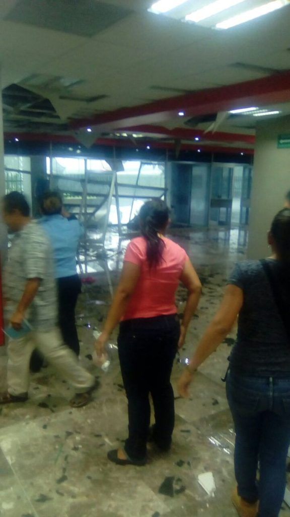 Fuertes lluvias y vientos causan destrozos en Monterrey - Monterrey-Noticias105Tres-3-576x1024