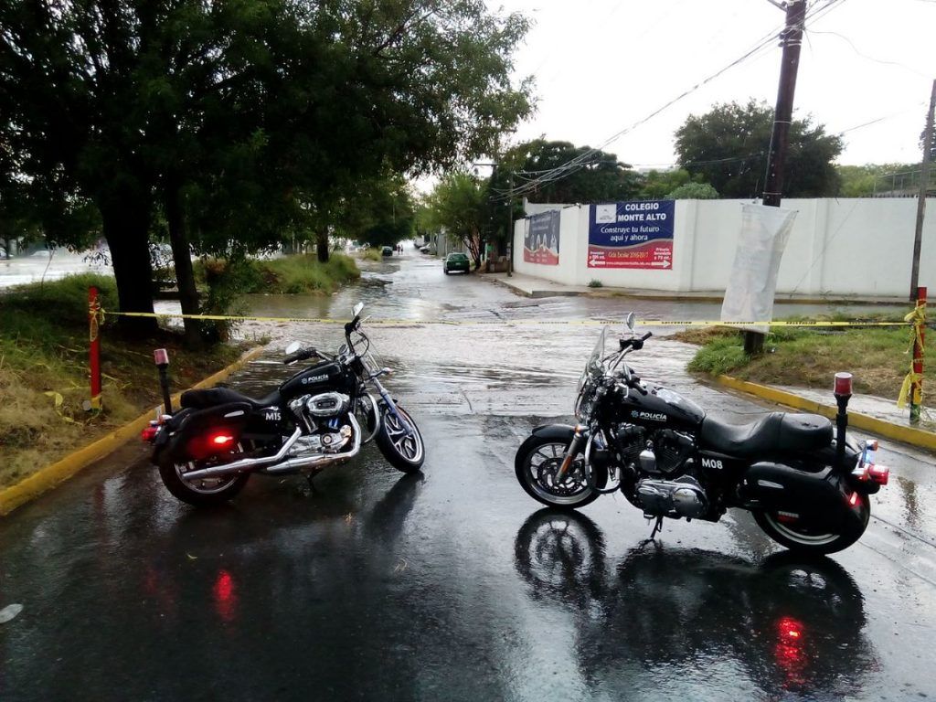 Fuertes lluvias y vientos causan destrozos en Monterrey - Monterrey-transito_gpe-1024x768
