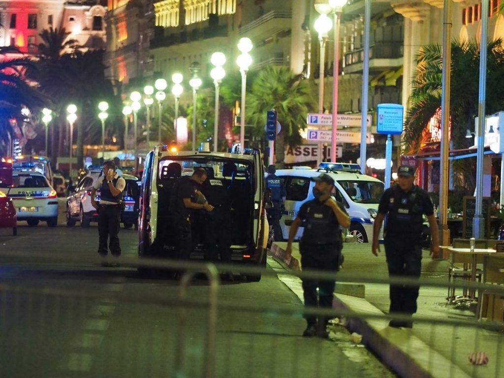 Suman 80 muertos por ataque en Niza - Niza-13-1024x768